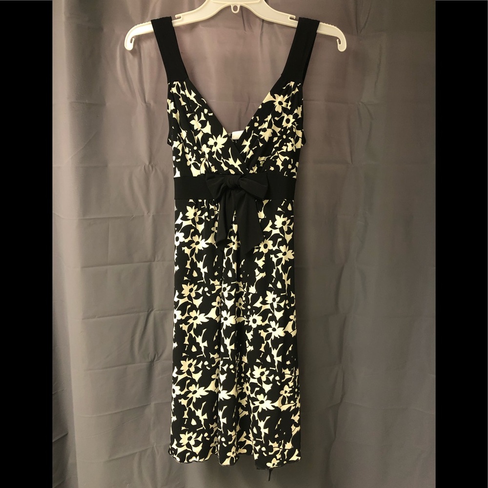 Cute Black and white floral dress EUC